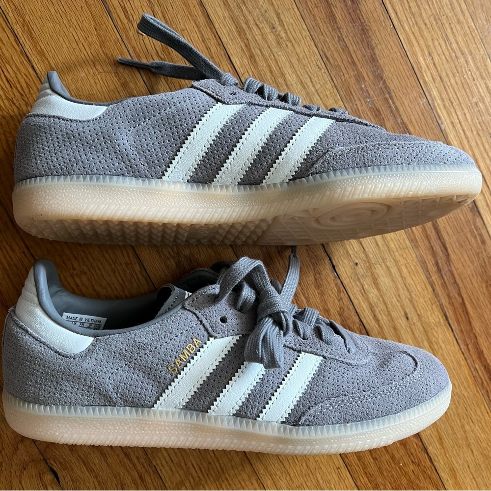 Adidas original new unisex, 6.5 men’s, 8 women
